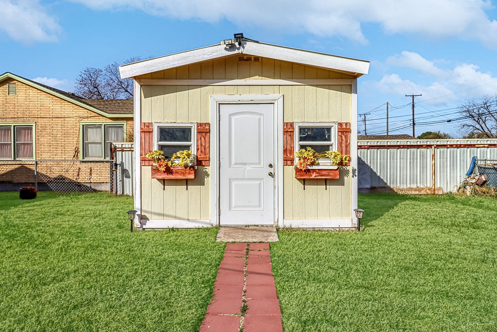 906 W 26th St, Odessa, Texas image 23