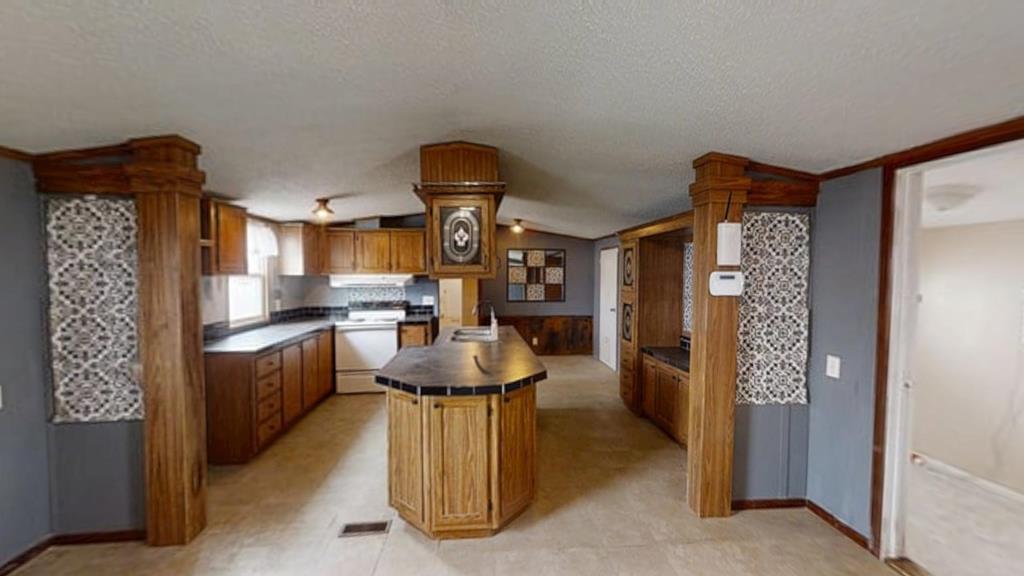 705 NE 6th St, Andrews, Texas image 3