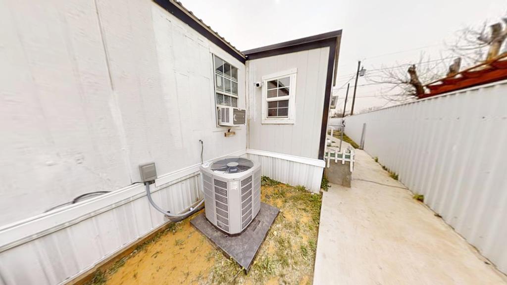 705 NE 6th St, Andrews, Texas image 24