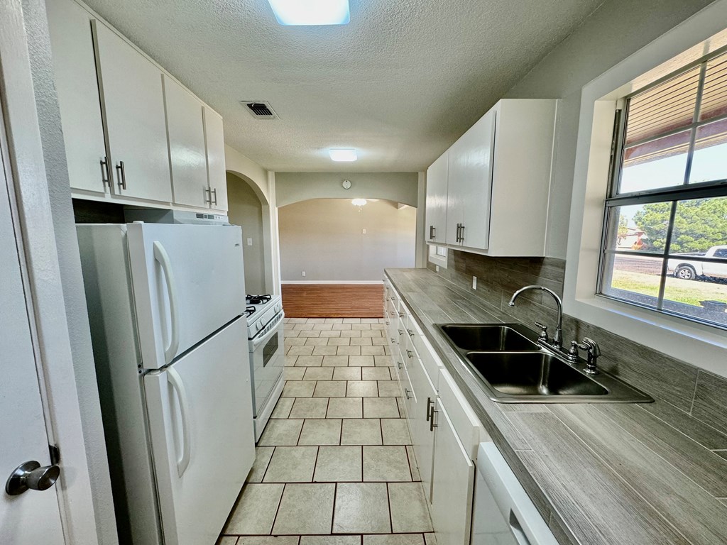 1406 Castle Rd, Odessa, Texas image 3