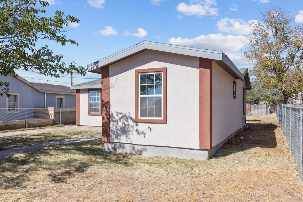 2108 W 14th St, Odessa, Texas image 2