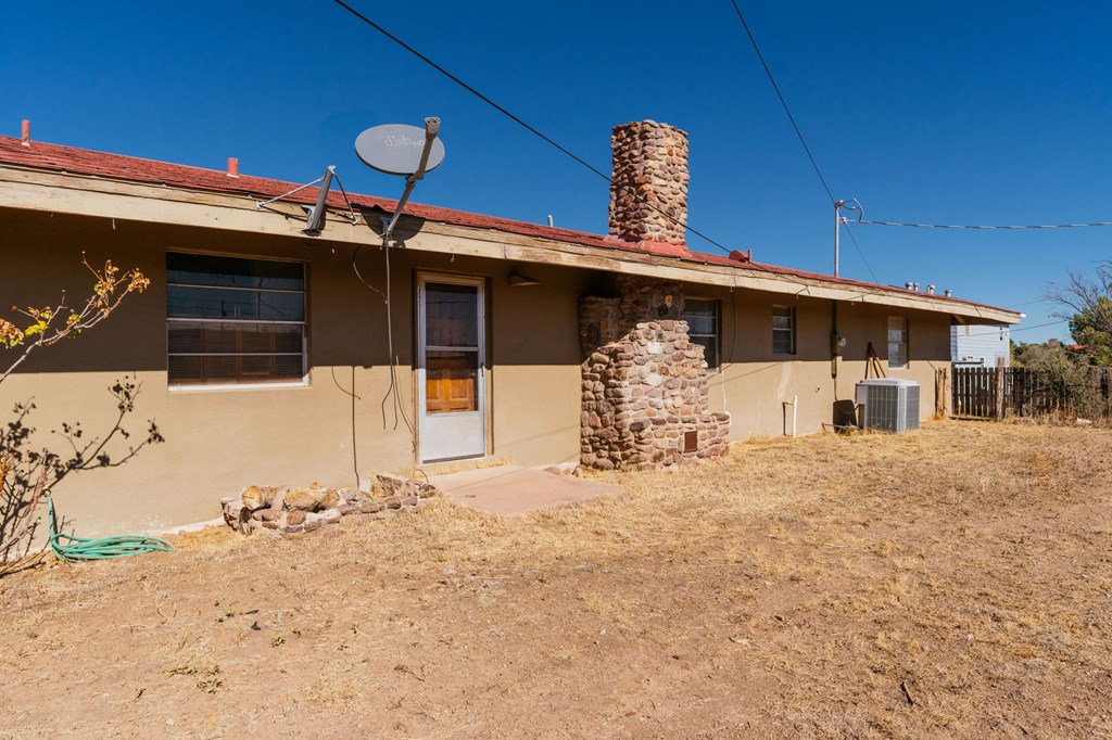 706 W Court Ave, Fort Davis, Texas image 26