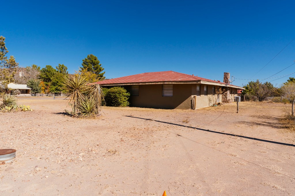 706 W Court Ave, Fort Davis, Texas image 24