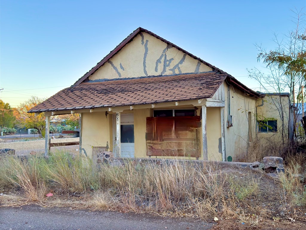 205 E Dallas St, Marfa, Texas image 5