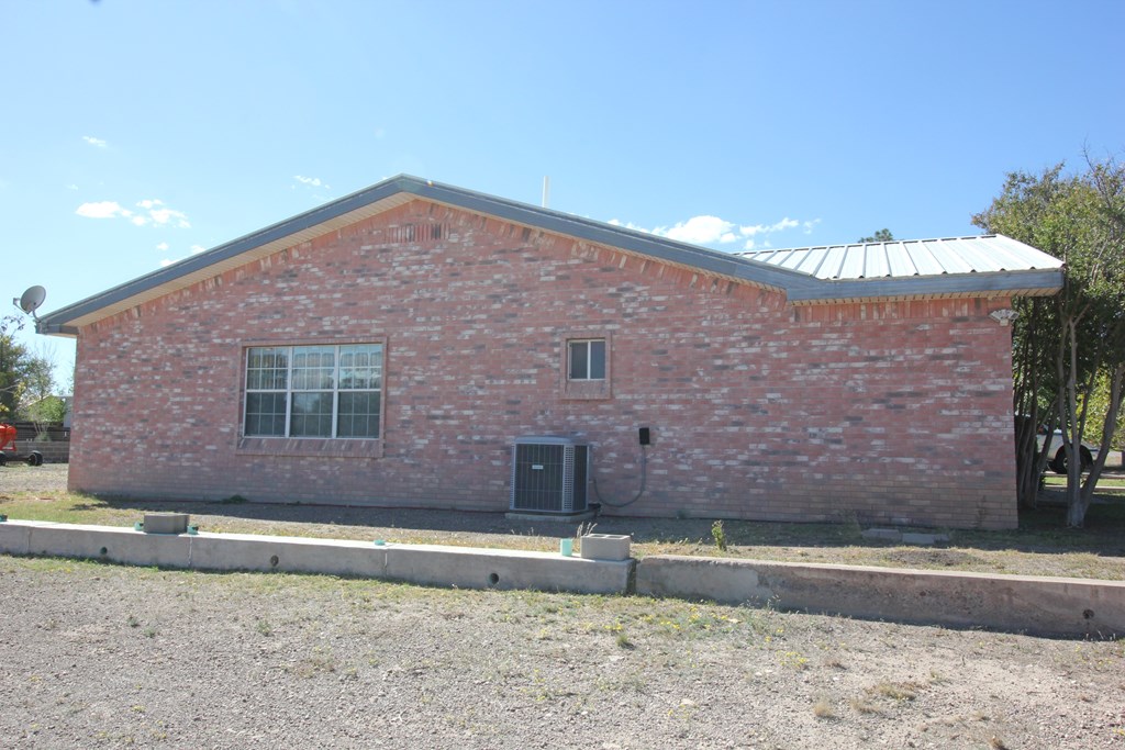 402 W Court Ave, Fort Davis, Texas image 48