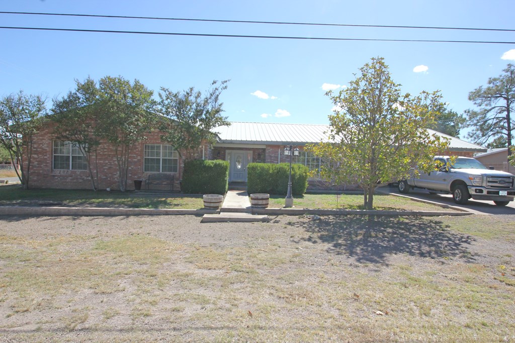 402 W Court Ave, Fort Davis, Texas image 49