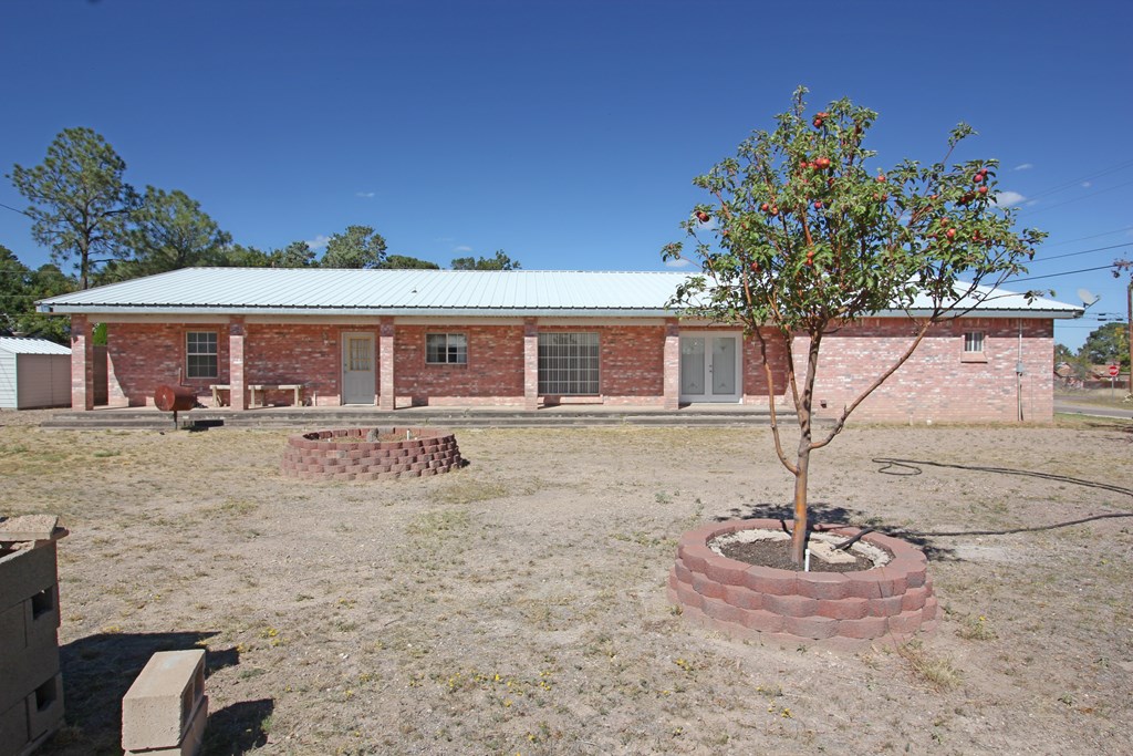 402 W Court Ave, Fort Davis, Texas image 45