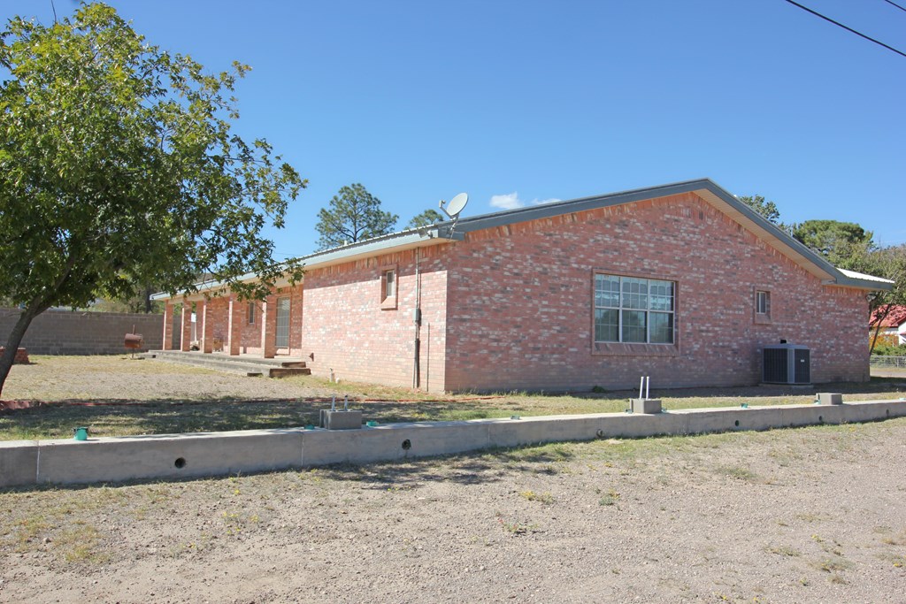 402 W Court Ave, Fort Davis, Texas image 47