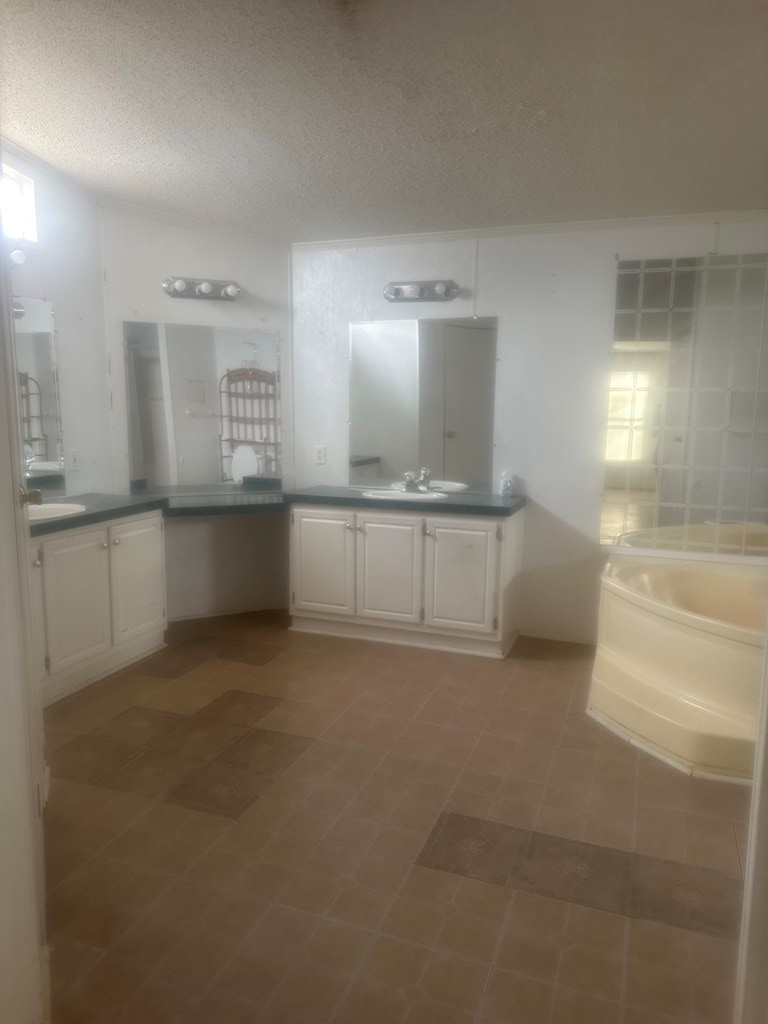 408 W 1st St, McCamey, Texas image 6