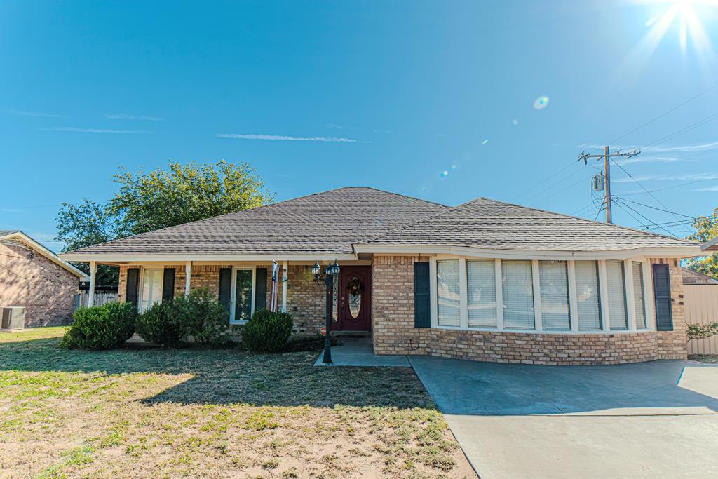 807 SW H Ave, Seminole, Texas image 1