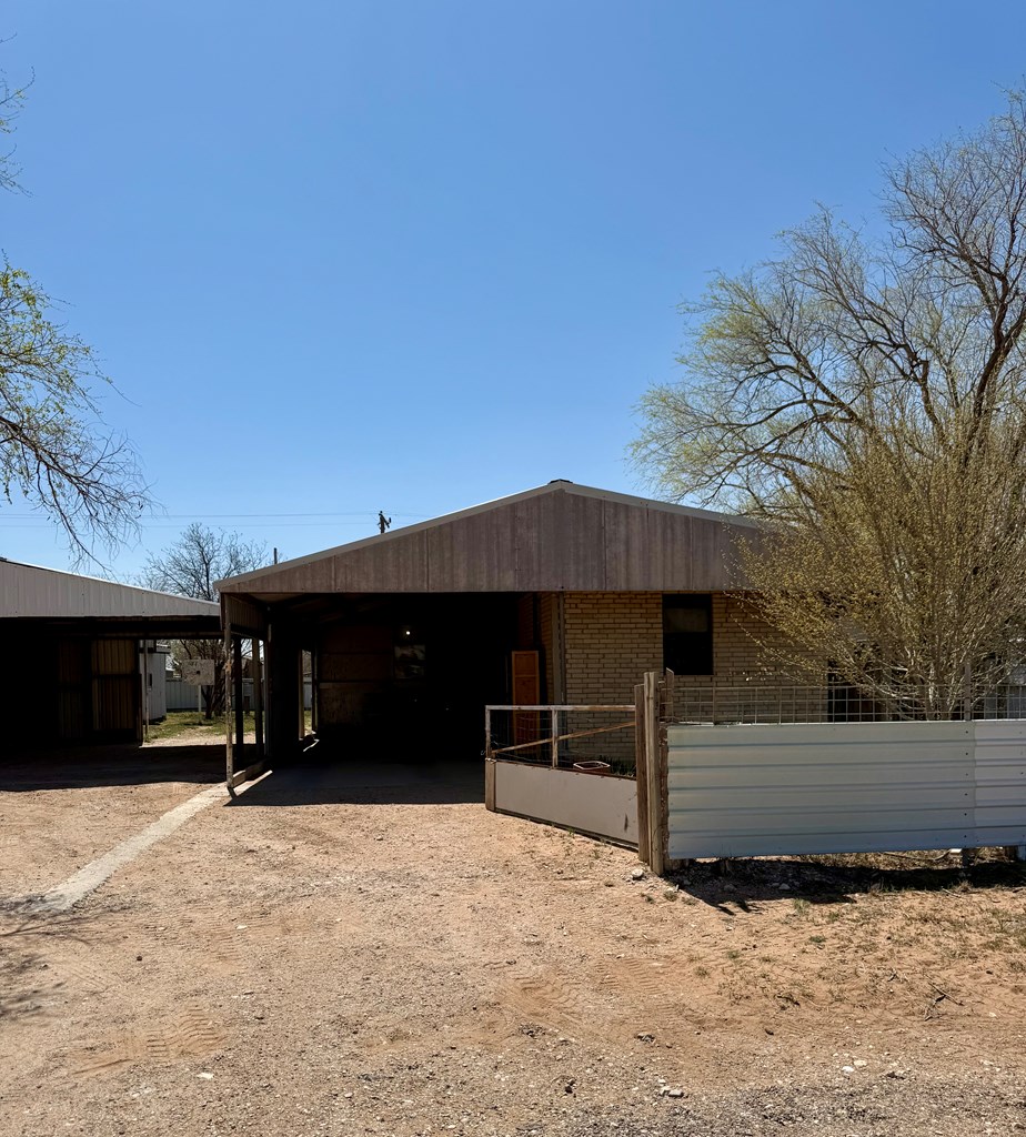 205 NW Ave H, Seminole, Texas image 2