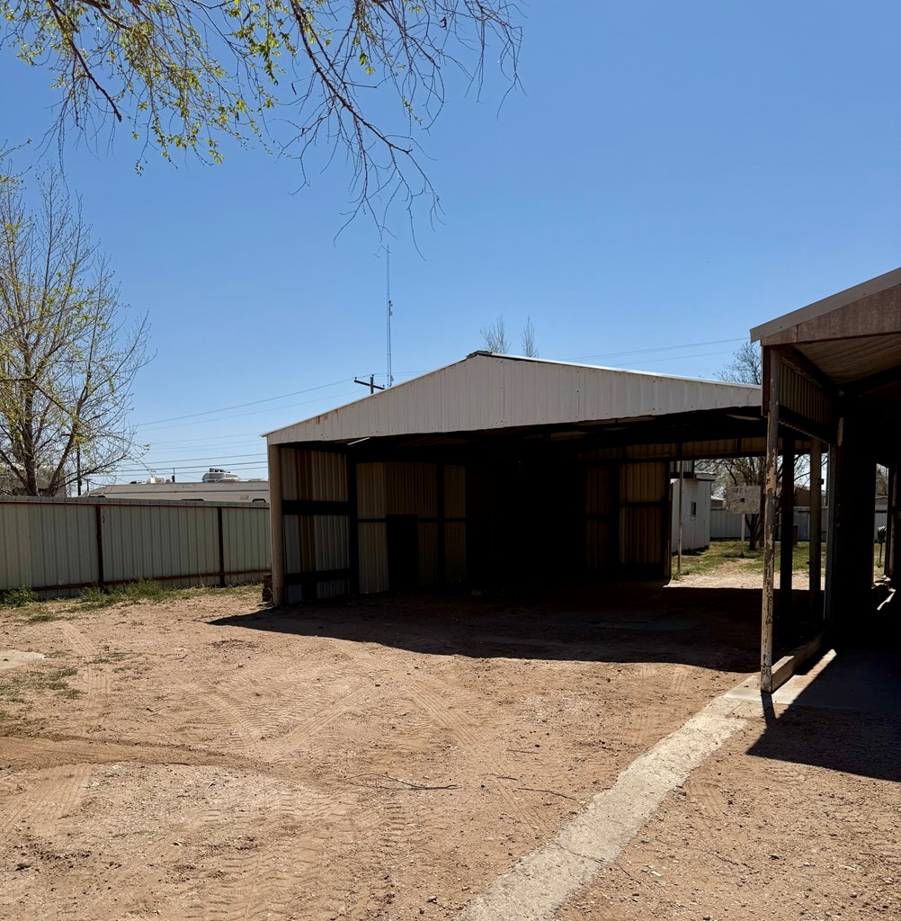 205 NW Ave H, Seminole, Texas image 3