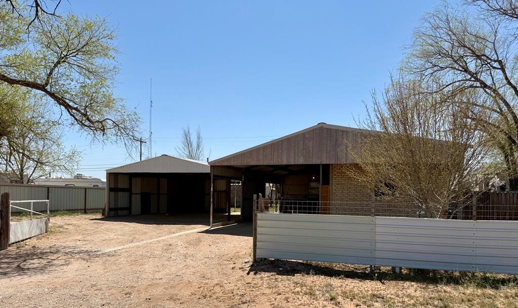 205 NW Ave H, Seminole, Texas image 1