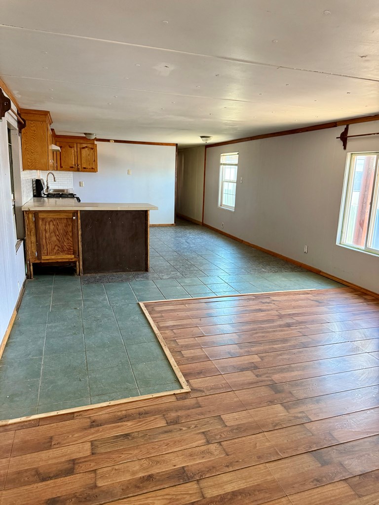 205 NW Ave H, Seminole, Texas image 7