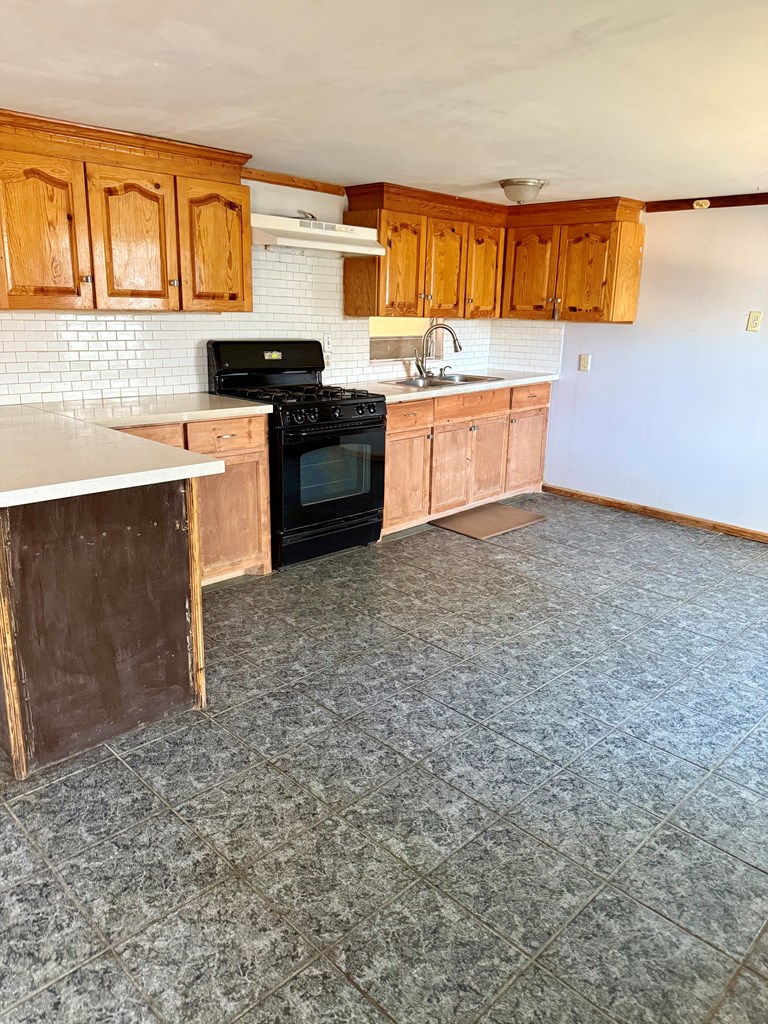 205 NW Ave H, Seminole, Texas image 8