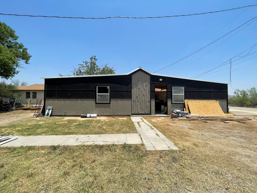 600 Llano St, McCamey, Texas image 9