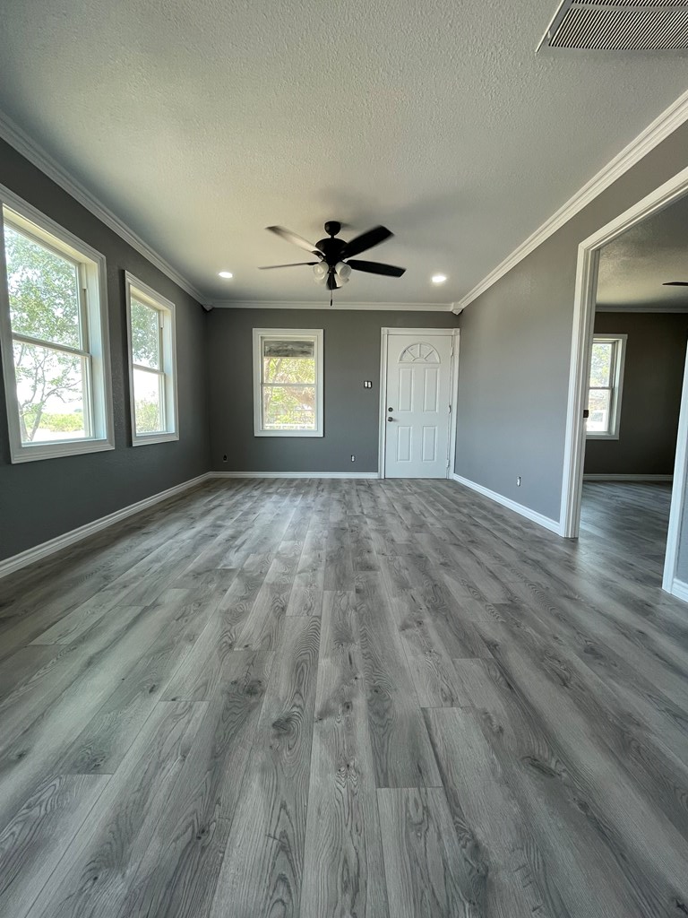 600 Llano St, McCamey, Texas image 2