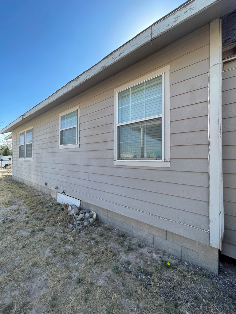 502 W 1st Street, Fort Stockton, Pennsylvania image 8
