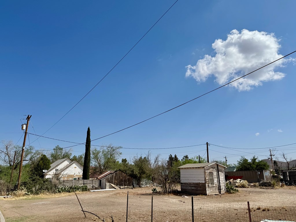 708 W Ave E Ave, Alpine, Texas image 3