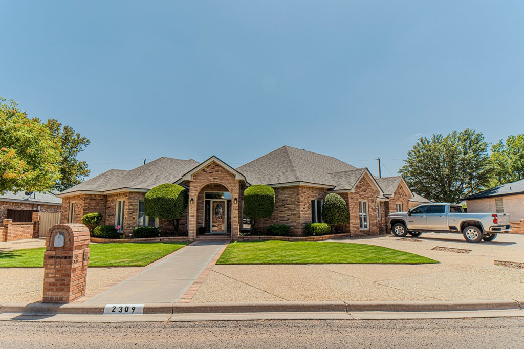 2309 SW Ave B, Seminole, Texas image 2