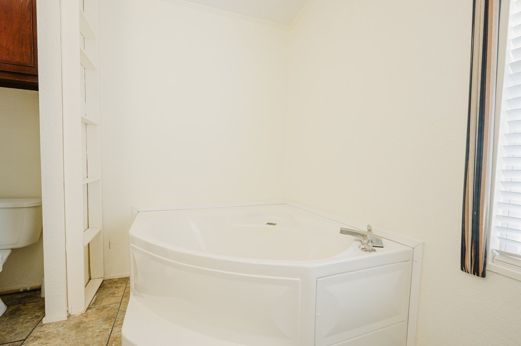 7126 W Hackberry St, Odessa, Texas image 11