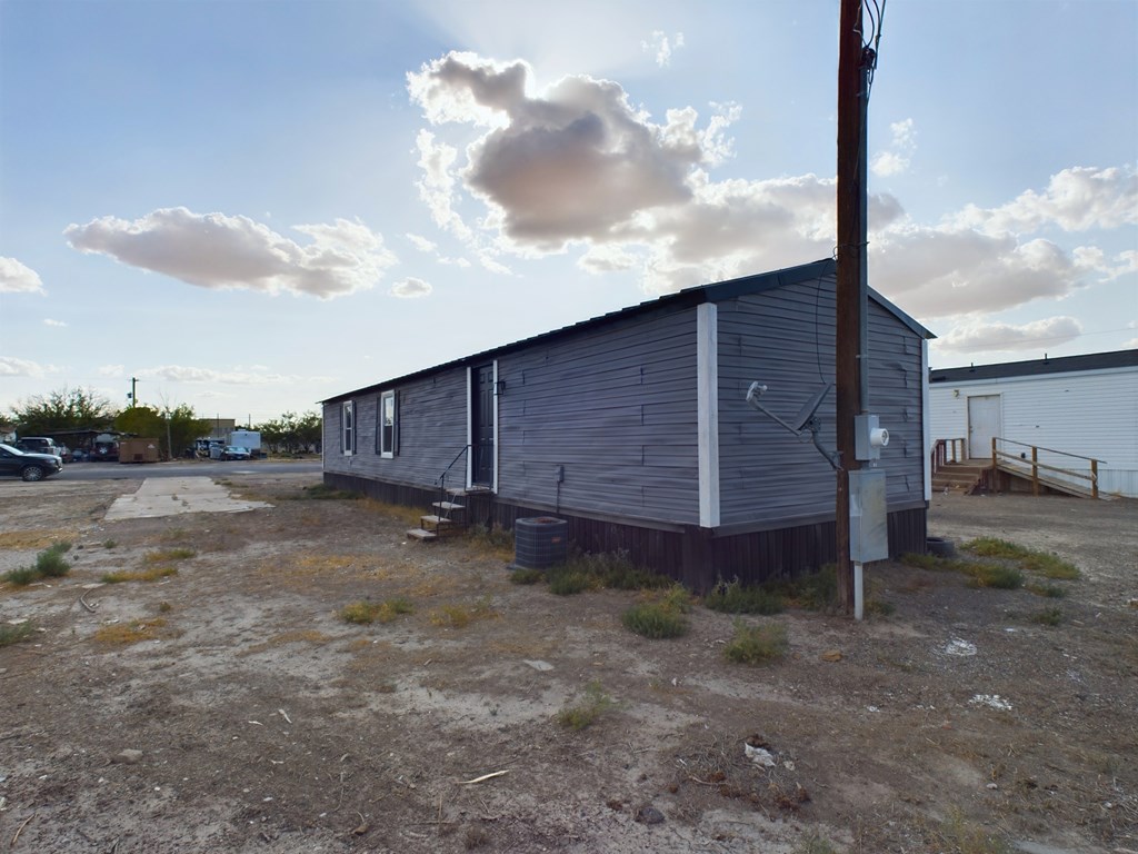 412 S Pecan St, Pecos, Texas image 4