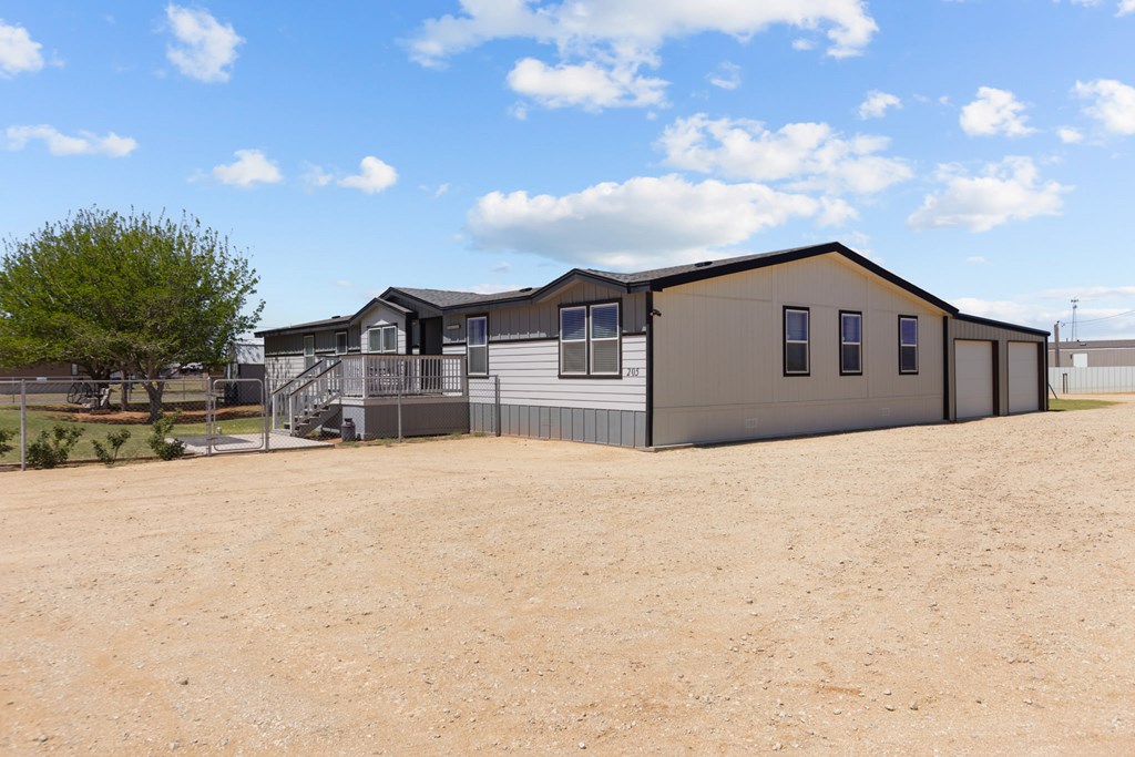 205 SE 1600, Andrews, Texas image 3