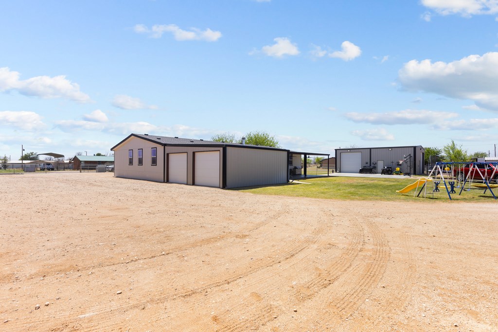 205 SE 1600, Andrews, Texas image 39