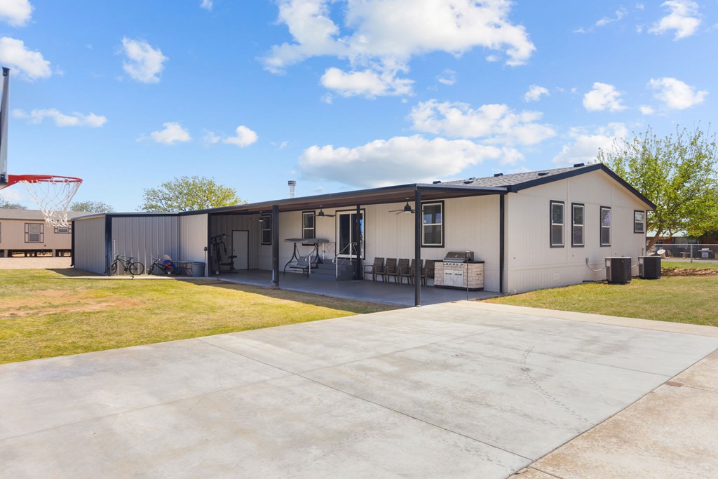 205 SE 1600, Andrews, Texas image 37
