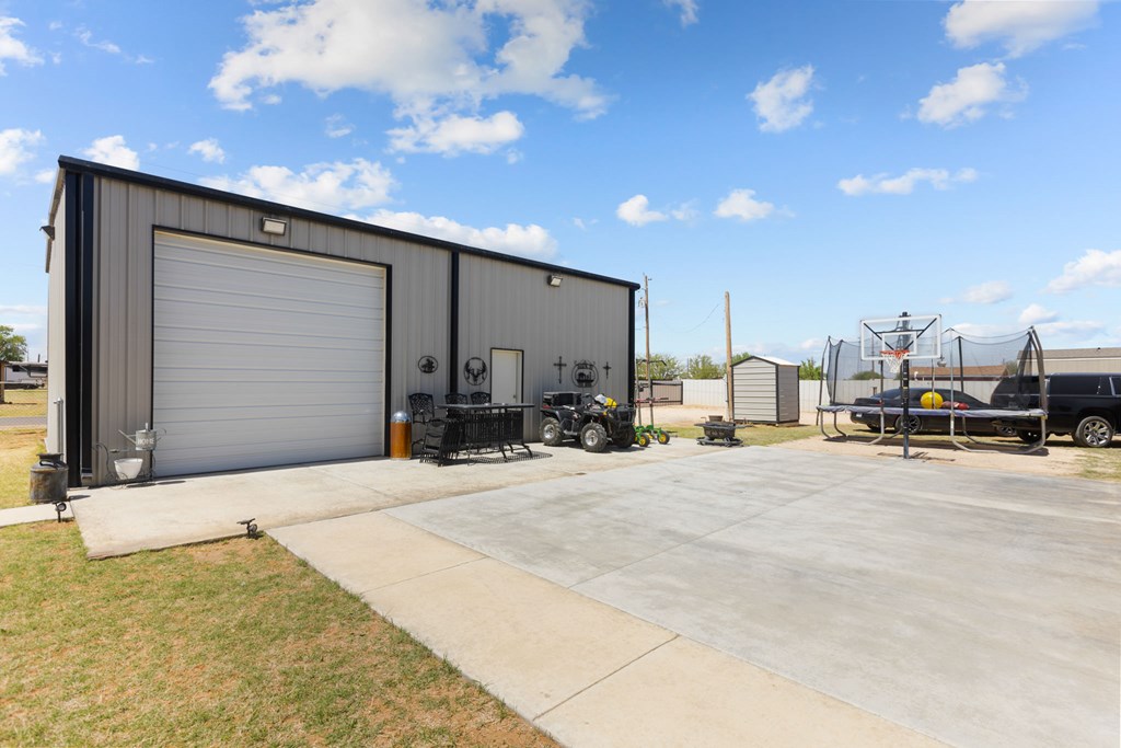 205 SE 1600, Andrews, Texas image 41