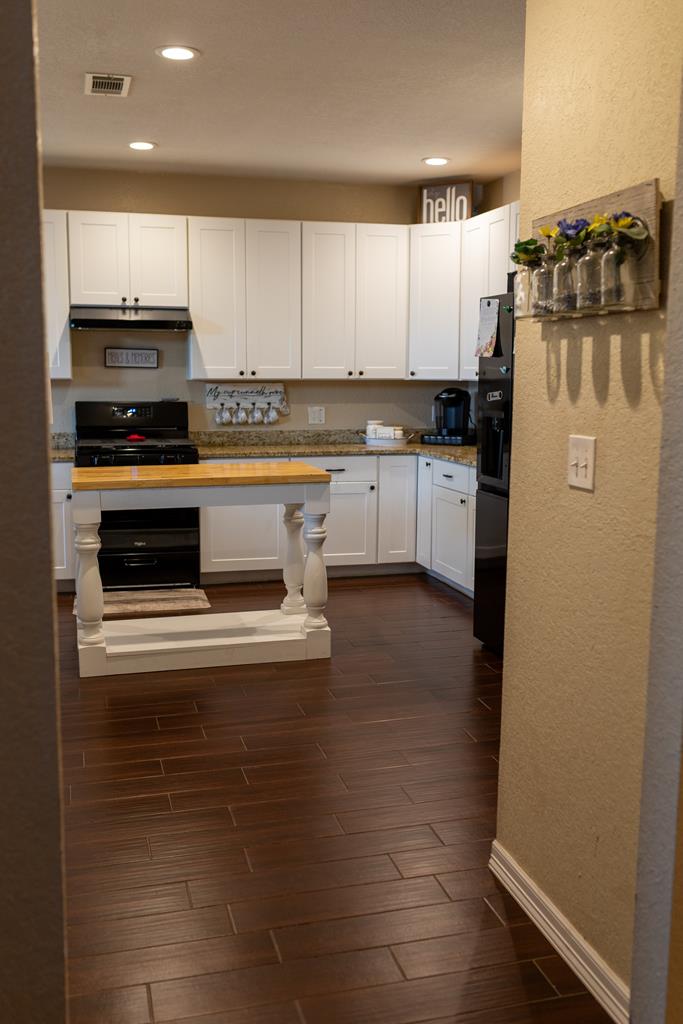 401 E 22nd St, Crane, Texas image 4