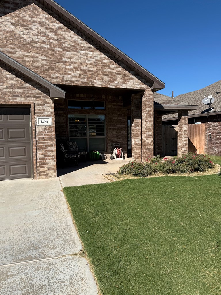 206 Teakwood Drive, Andrews, Texas image 3