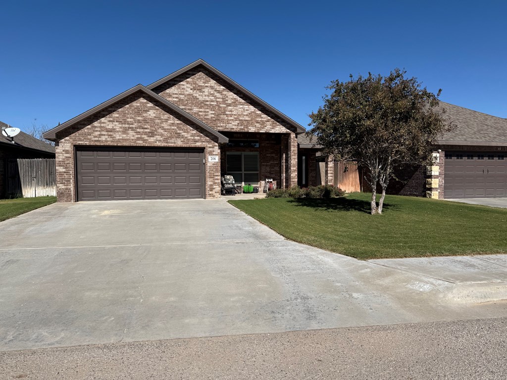 206 Teakwood Drive, Andrews, Texas image 2