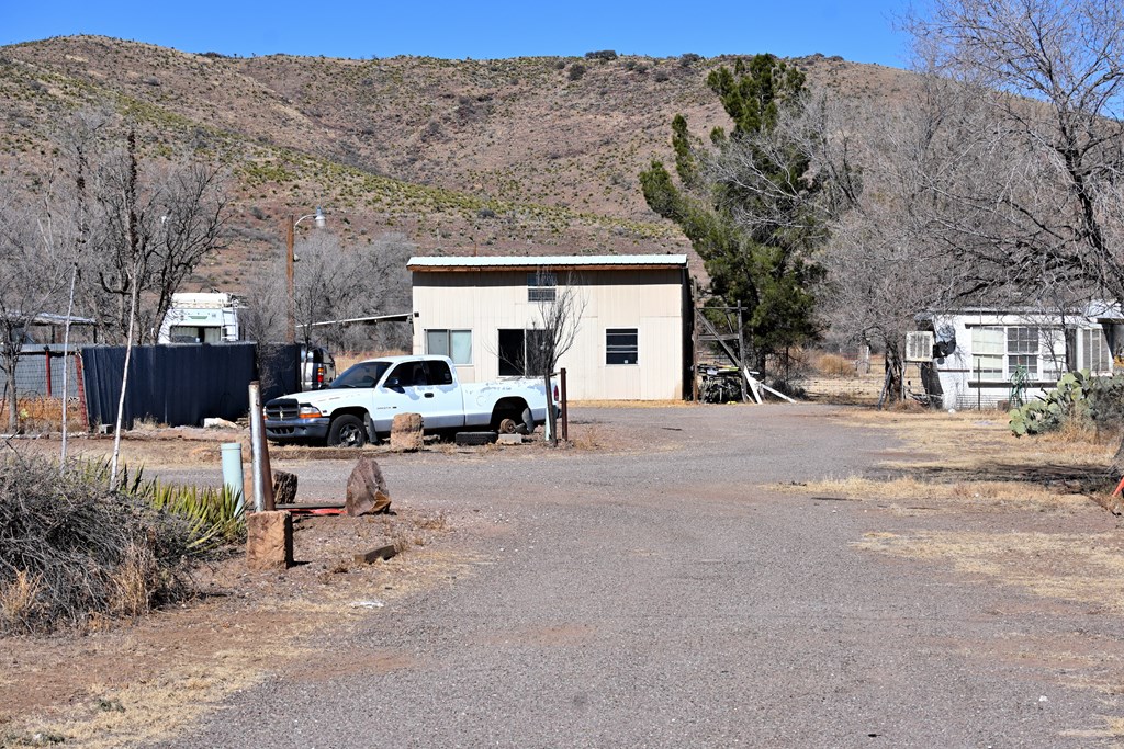 1901 Old Marathon Hwy, Alpine, Texas image 12