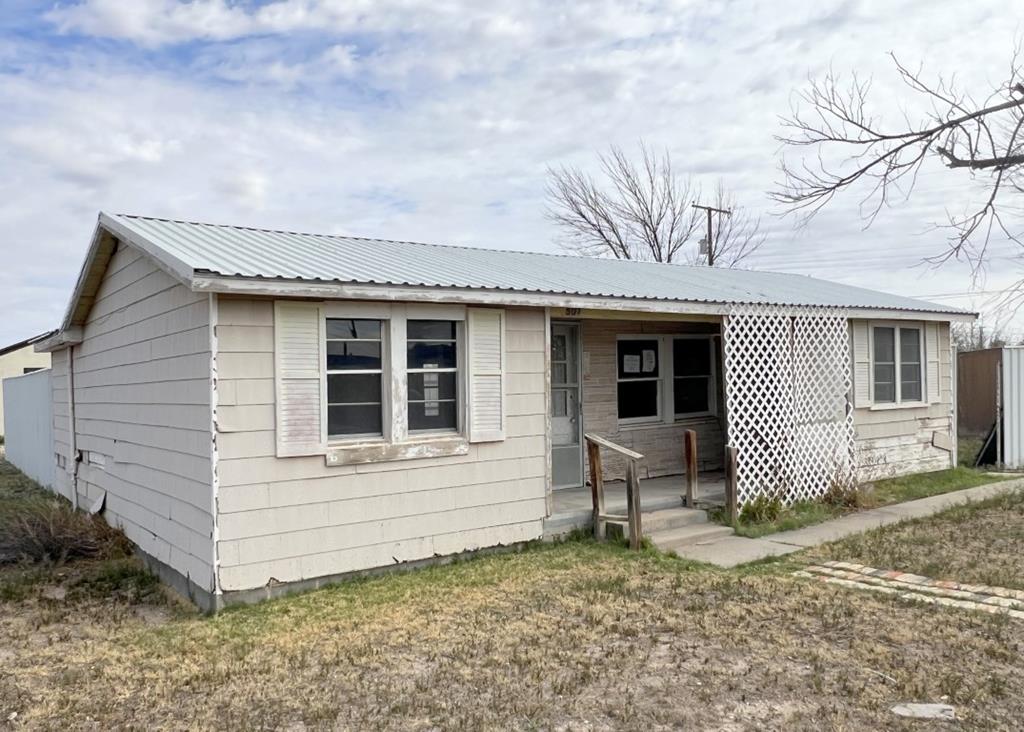 501 E 7th St, Fort Stockton, Texas image 1