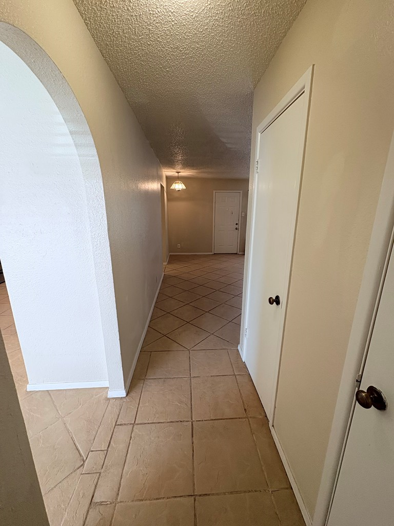 4702 Comanche Dr, Midland, Texas image 2