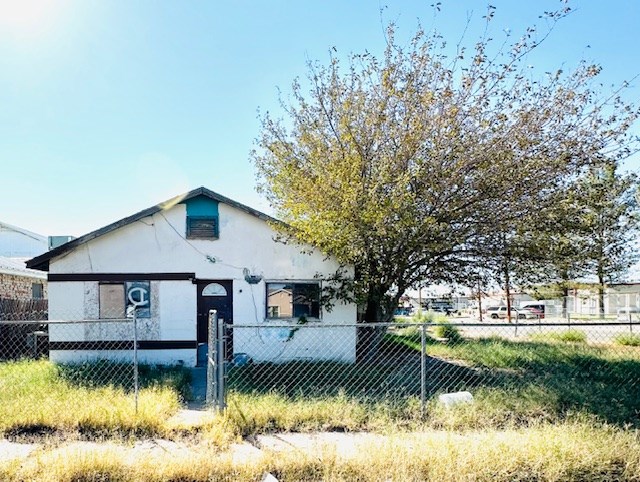 1101 S Elm St, Pecos, Texas image 3