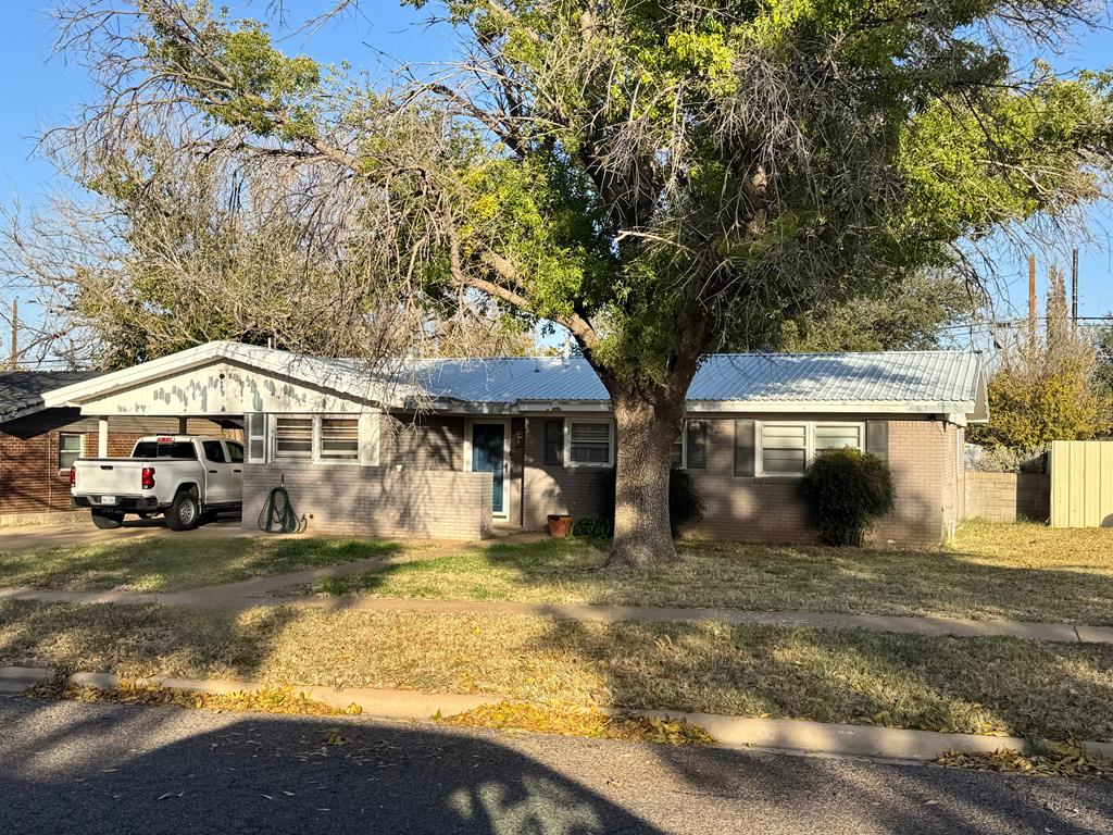 806 NW 11th St, Andrews, Texas image 1