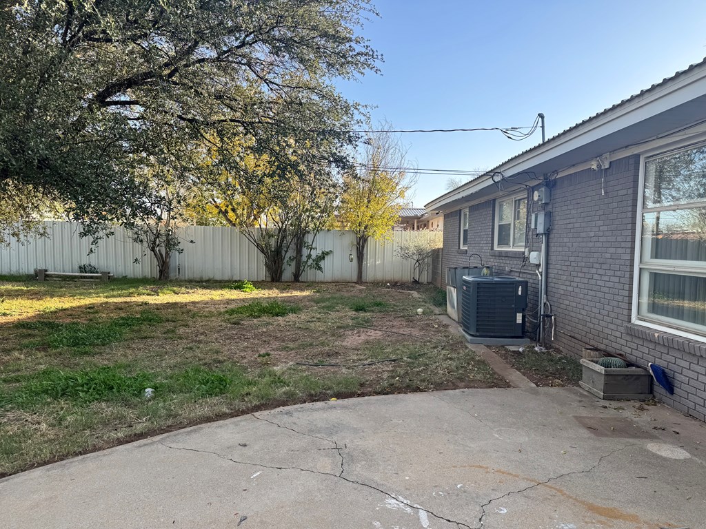 806 NW 11th St, Andrews, Texas image 13