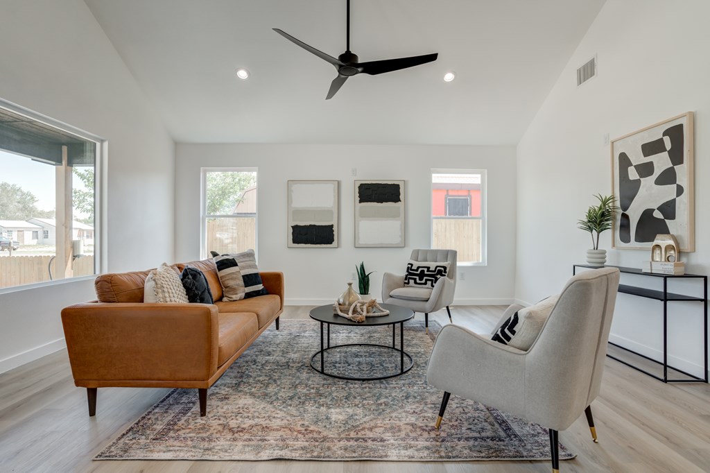 303 NW Ave H, Seminole, Texas image 2