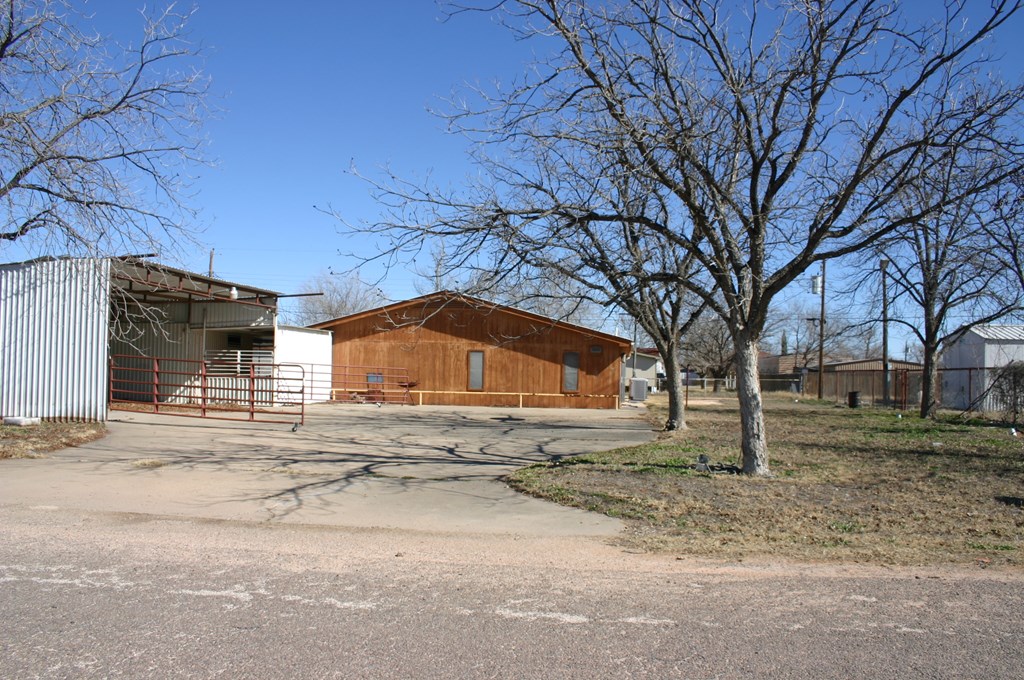 805 SW 7th St, Andrews, Texas image 2