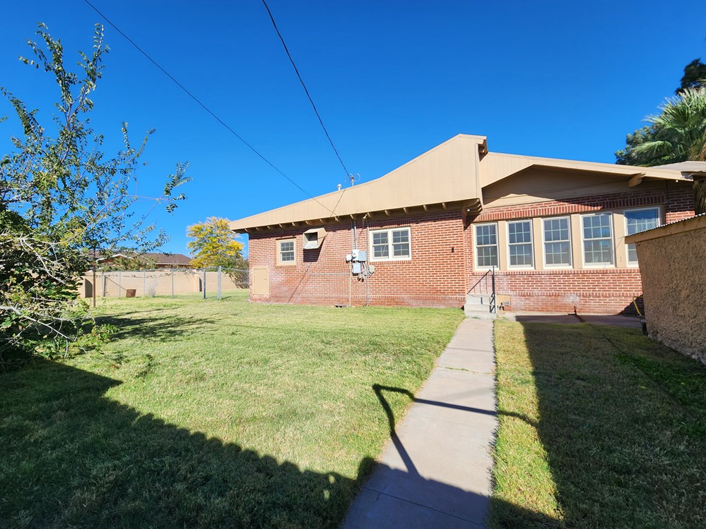 715 S Plum St, Pecos, Texas image 26