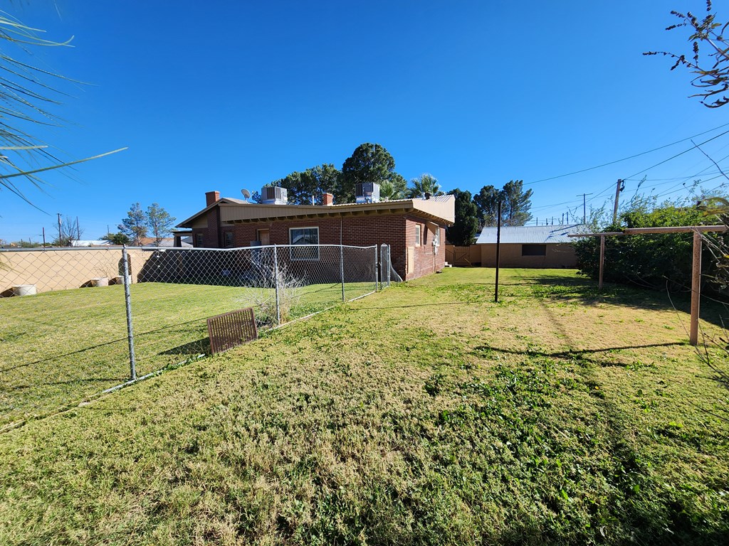 715 S Plum St, Pecos, Texas image 29