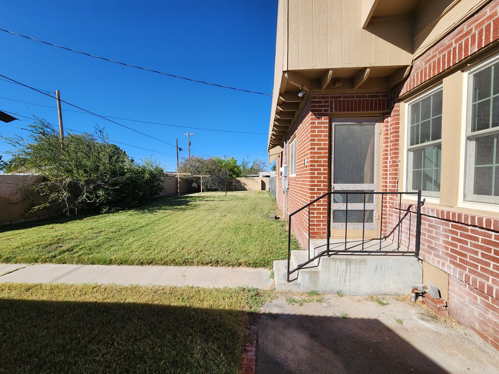 715 S Plum St, Pecos, Texas image 24