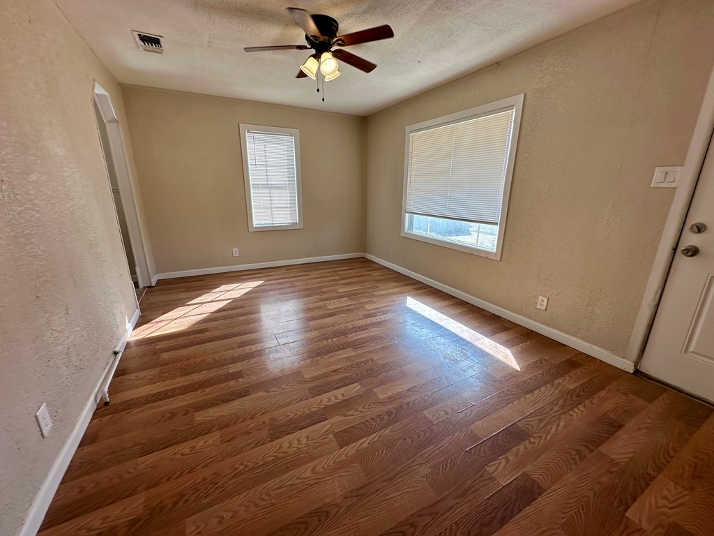 803 E 3rd St, Monahans, Texas image 3