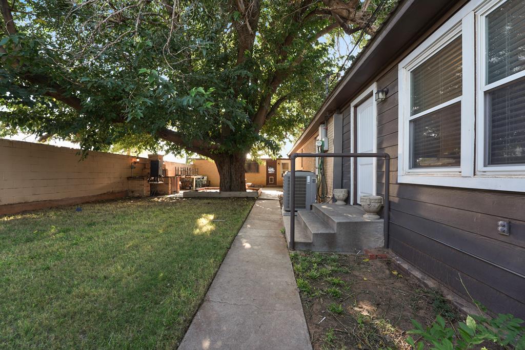 200 NE B St, Andrews, Texas image 27