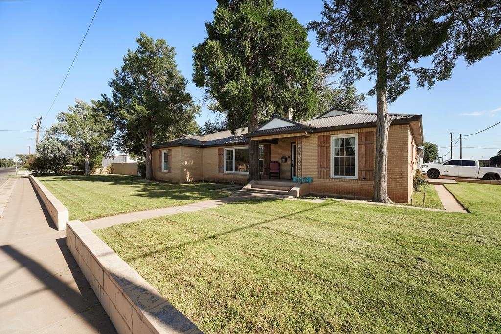200 NE B St, Andrews, Texas image 32