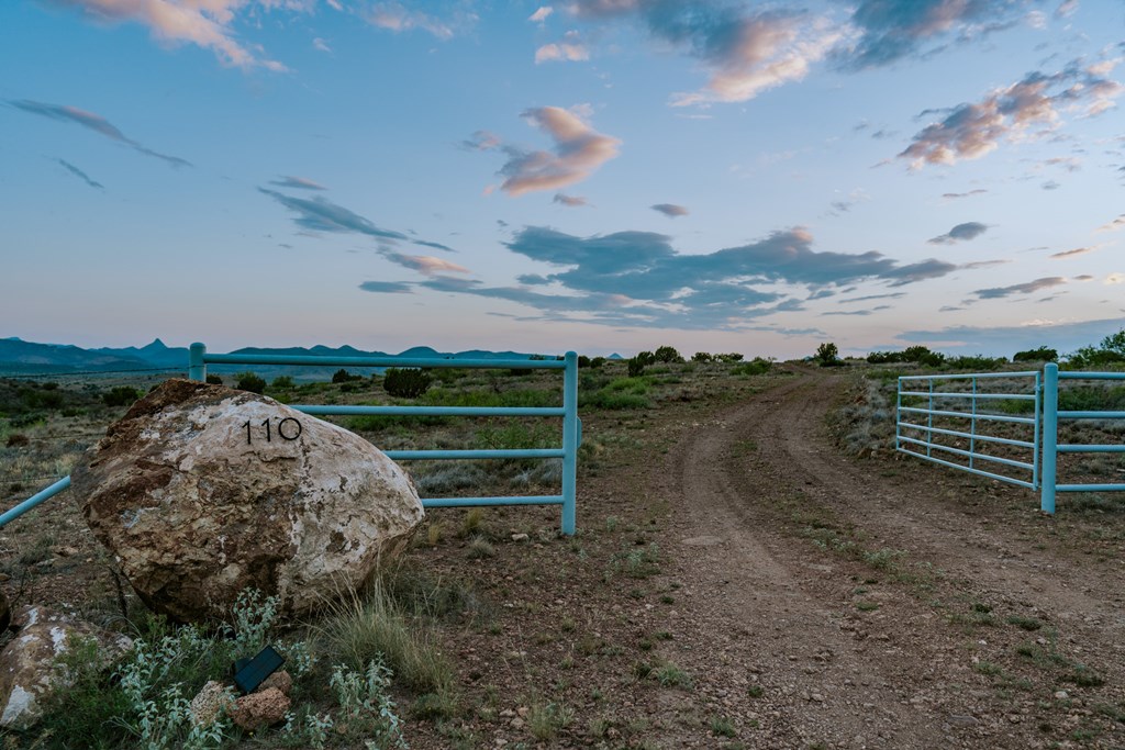 110 High Lonesome Dr, Alpine, Texas image 2