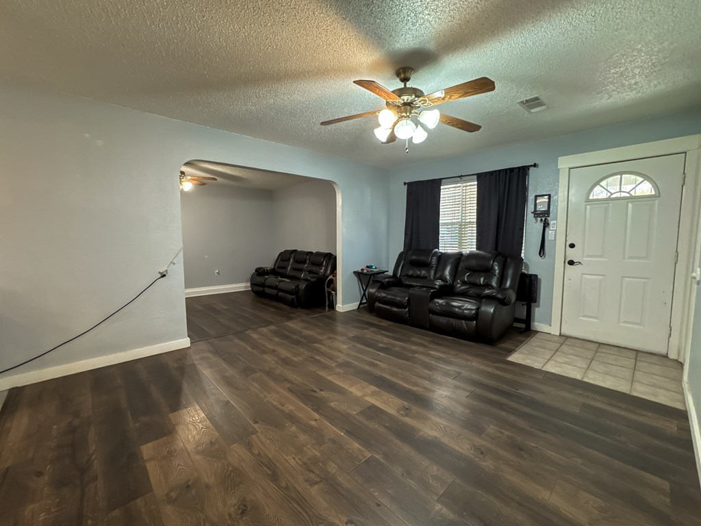 609 NW 12th St, Andrews, Texas image 3