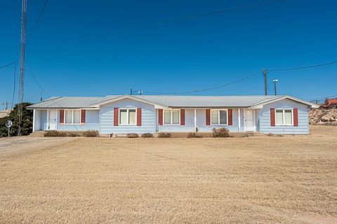 Homes For Sale - 1302 W Hwy 180 Hwy<br/> Seminole, TX 79360